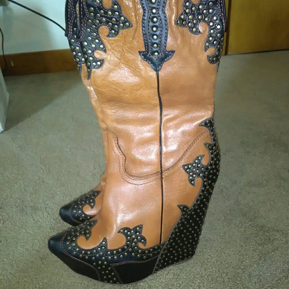 Jeffery Campbell "Giddy up "